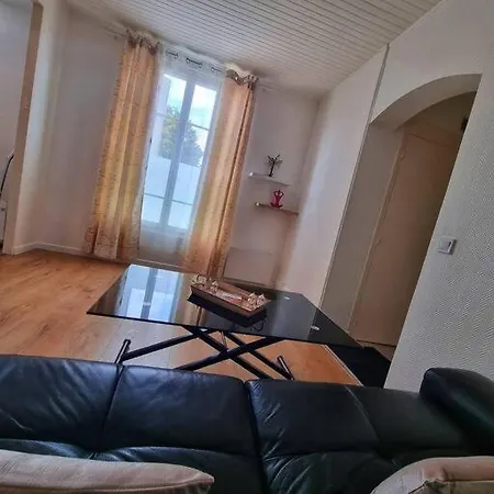 F 2 Apartment *